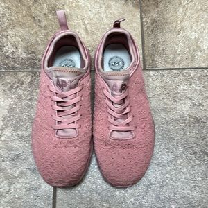 Selling because they are taking up space and I’m not using them anymore 😀